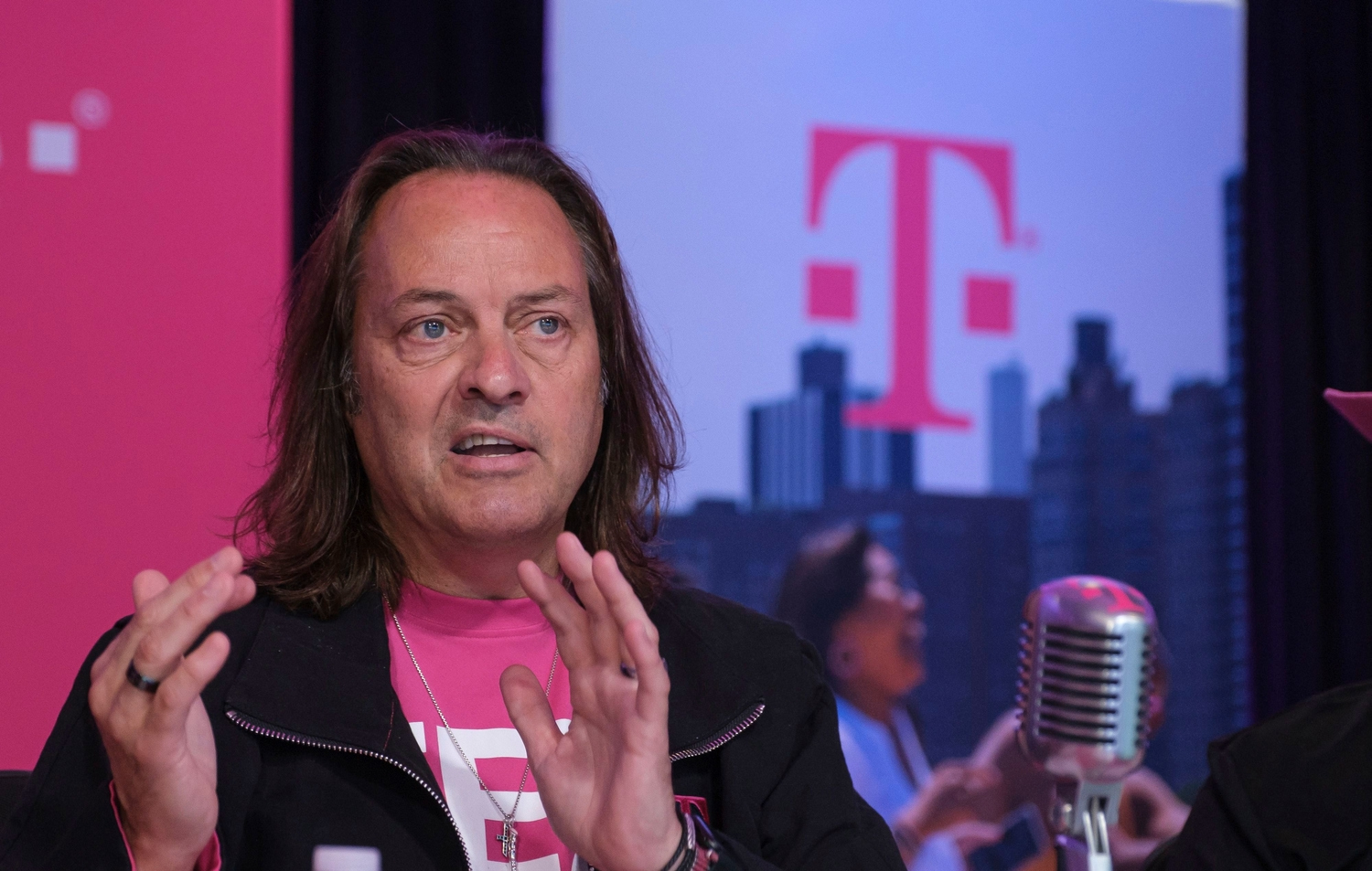 Federální soudce schválil fúzi společností T-Mobile a Sprint, zamítl protimonopolní řízení