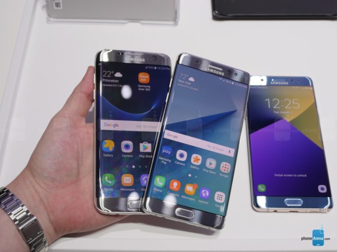 Galaxy Note 7 vs Galaxy S7, válka křivek