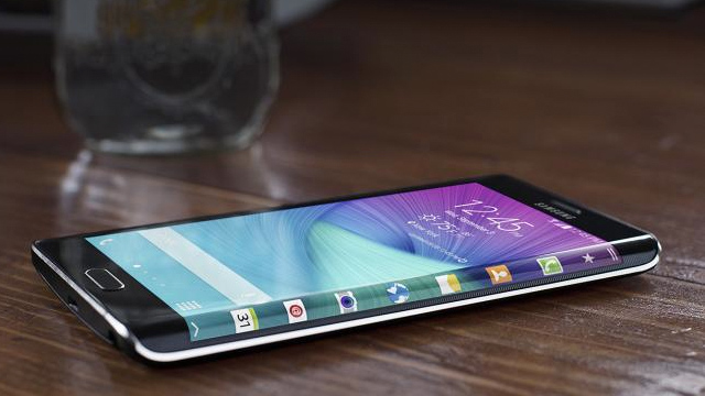Galaxy S6 bude mít dvě verze, jednu se zakřivenou obrazovkou, podle úniku informací budou dvě verze terminálu. Bloomberg dnes uvedl, že podle úniků bude další vlajková loď společnosti Samsung působivější ...