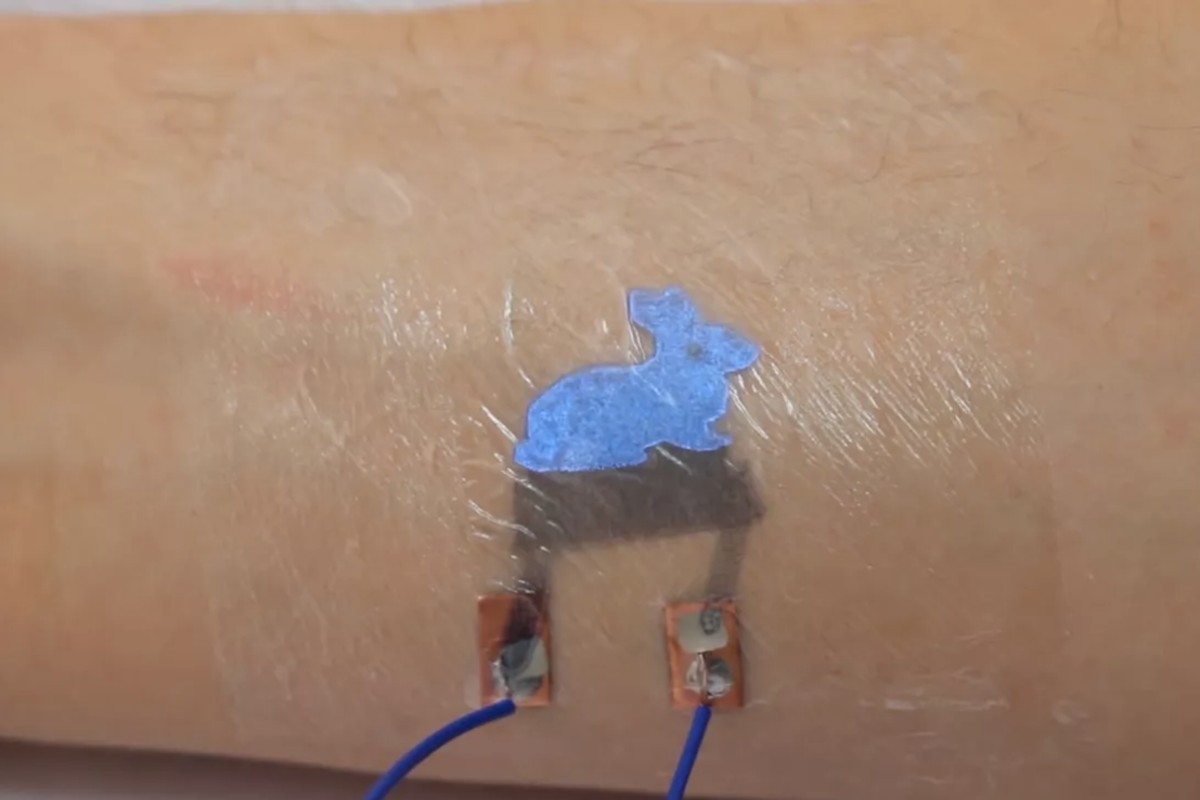 Google pracuje na inteligentních tetováních, aby nás propojil s našimi zařízeními. Google chce změnit vaši pokožku na touchpad.