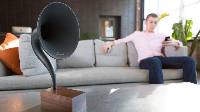 Gramovox - HiFi hudba s nádechem nostalgie Pamatujete si Rocki, malý plastový rock, který přetváří staré hudební nástroje jako bezdrátový hudební přijímač? Tento další projekt dělá něco podobného, ale s dávkou… 14 Gramovox - HiFi hudba s nádechem nostalgie Pamatujete si Rocki, malý plastový rock, který přetváří staré hudební nástroje jako bezdrátový hudební přijímač? Tento další projekt dělá něco podobného, ale s dávkou…