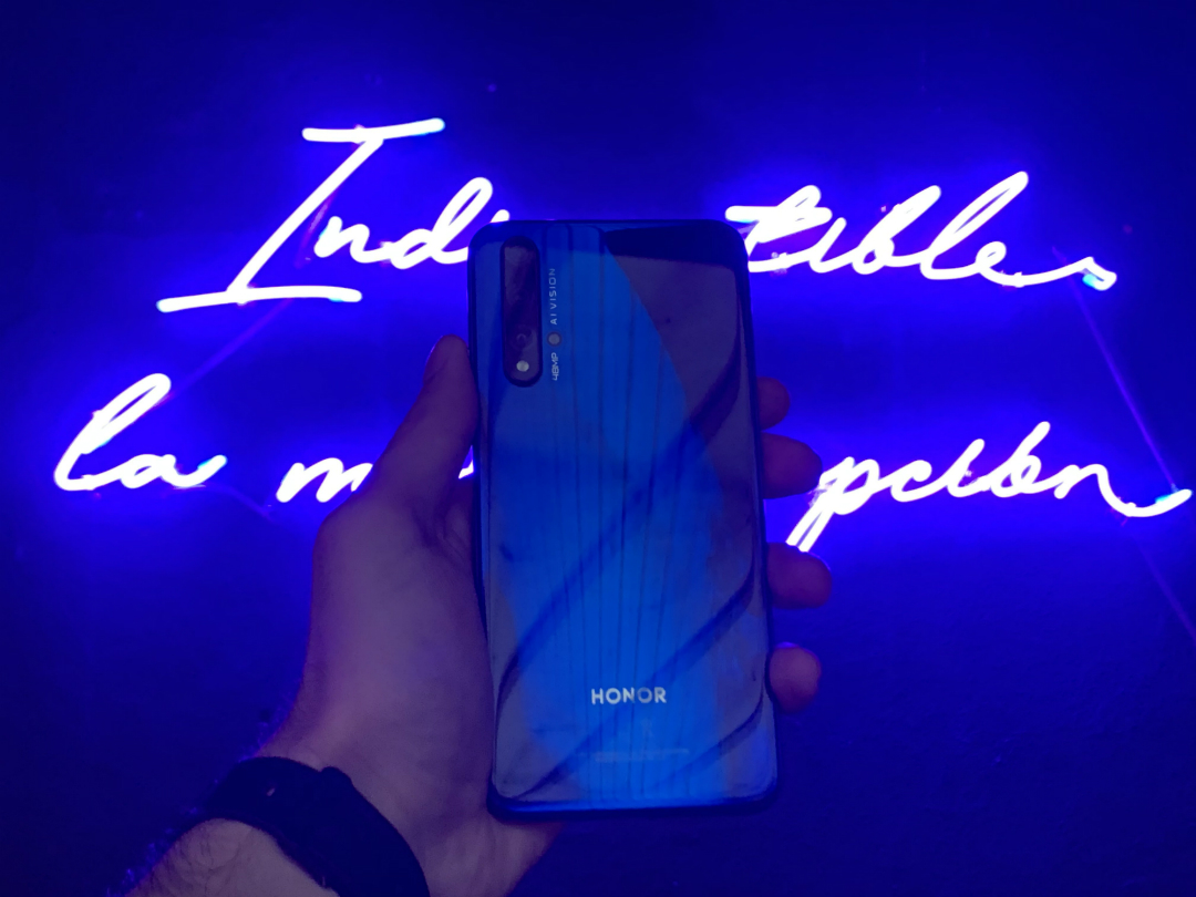 Honor 20: Špičkový Honor 20, který Honor prodává za cenu středního rozsahu, se ukázal s první vlajkovou lodí uvedenou v naší zemi.