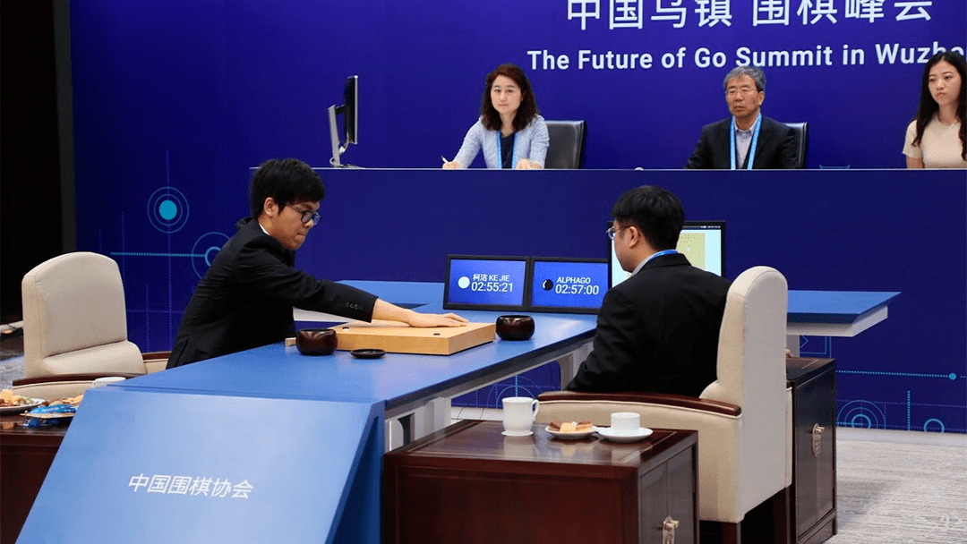 Hotovo: AlphaGo ve finálovém duelu porazil mladého geniálního šampiona Go. Porazil strojníka a nebyla šance na zvrácení duelu.