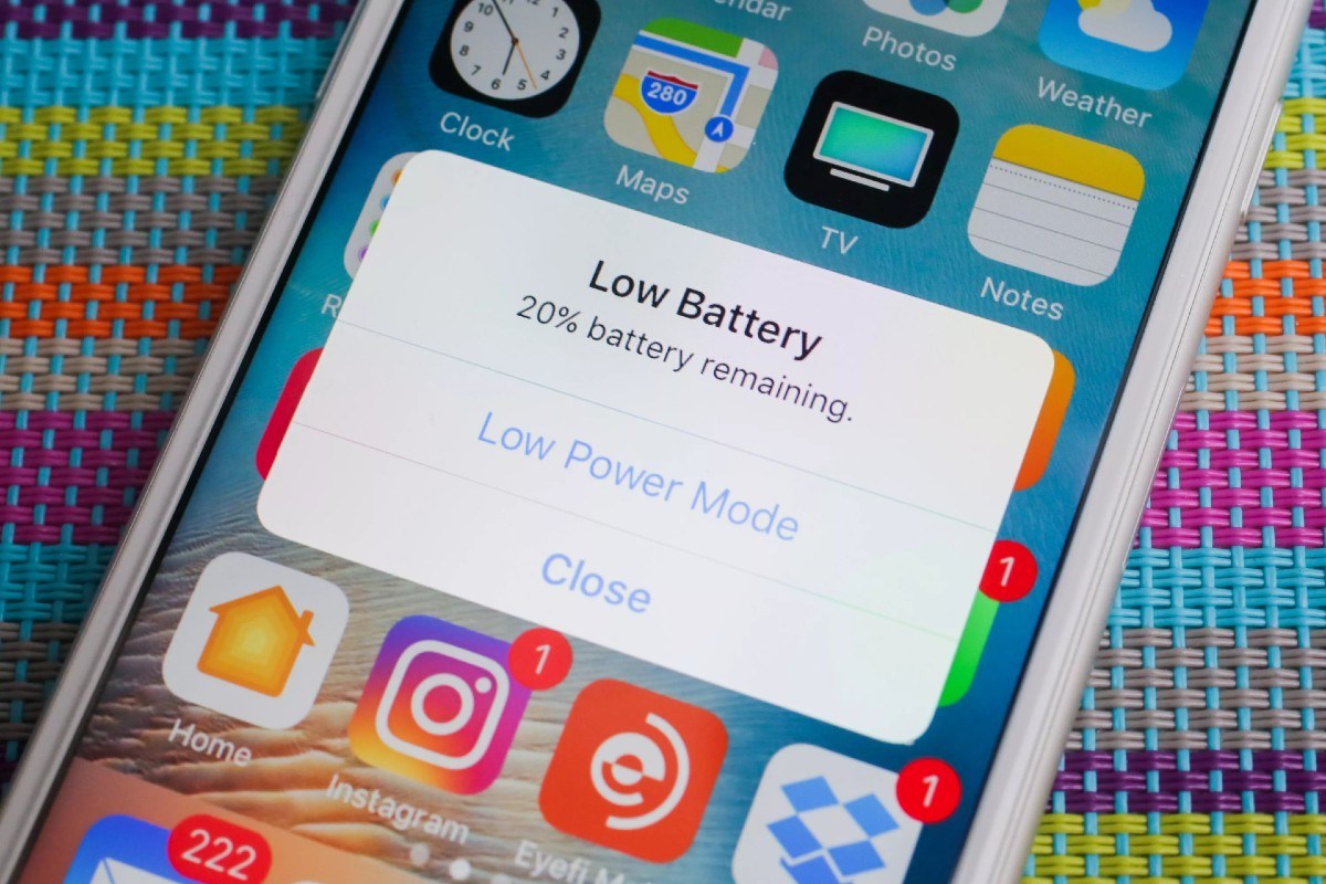 IPhone 12 bude obsahovat baterii s nižší kapacitou než iPhone 11. A co je nejlepší, nabíječka se prodává samostatně.