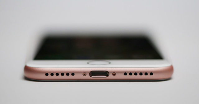 Puerto iPhone IPhone 2019 může mít port USB-C IPhone 2019 muze mit port USB C