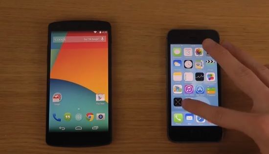 Android 4.4 yüklü Nexus 5 ve iOS 7.0.4 ile iPhone 5S