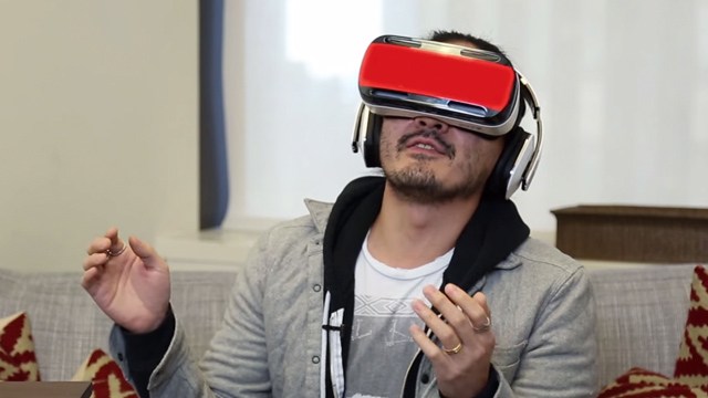 Jak lidé reagují na sledování porna ve virtuální realitě? Pokud jde o virtuální realitu, téměř vždy mluvíte o videohrách. Pro tuto technologii však existuje další šťavnatý trh, který má velký potenciál: porno. Postupně tam ...