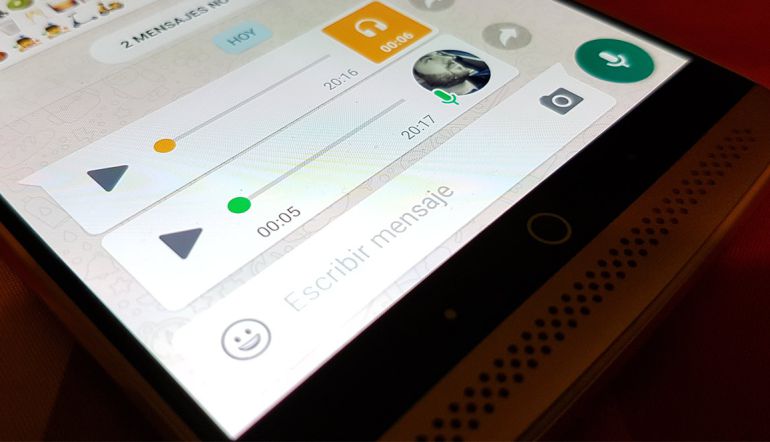 Jak poznám, že poslouchají můj hlas na WhatsApp