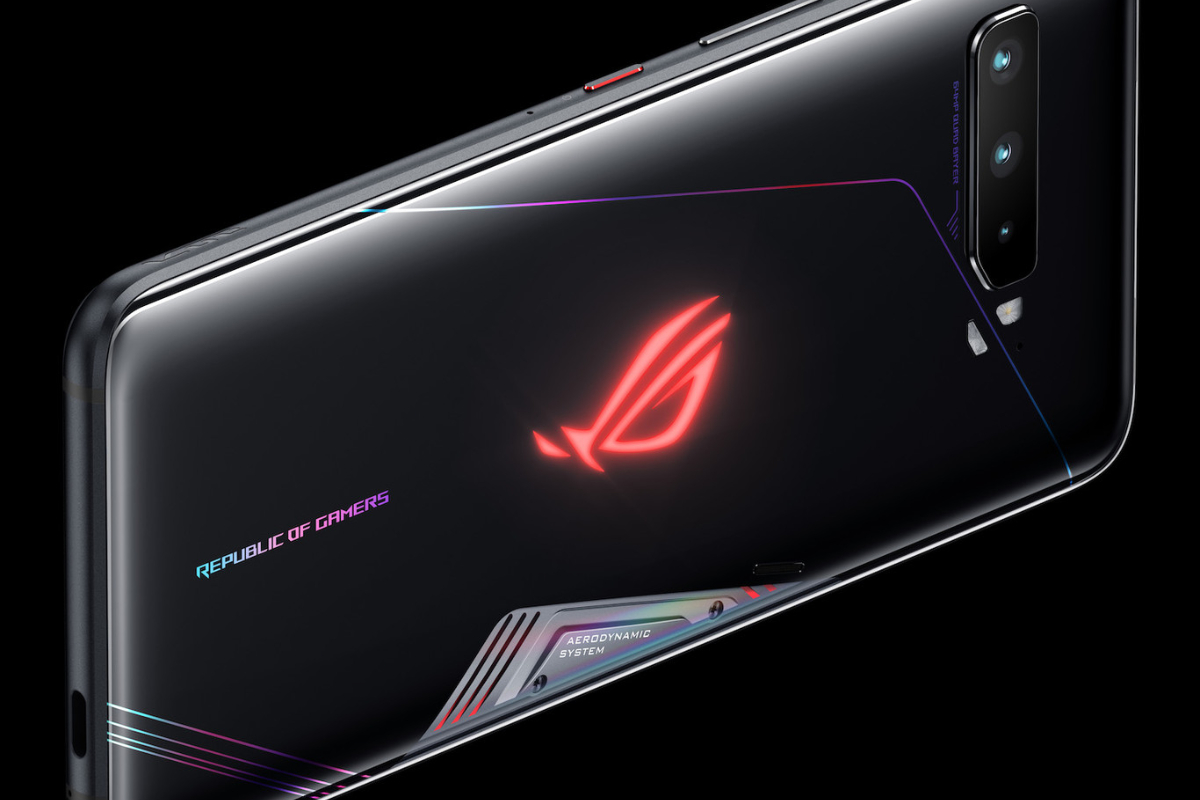 Jedná se o ROG Phone 3, nejvýkonnější smartphone na trhu, společnost ASUS vyrobila smartphone, který na trhu nemá konkurenci. 11 Jedná se o ROG Phone 3, nejvýkonnější smartphone na trhu, společnost ASUS vyrobila smartphone, který na trhu nemá konkurenci.