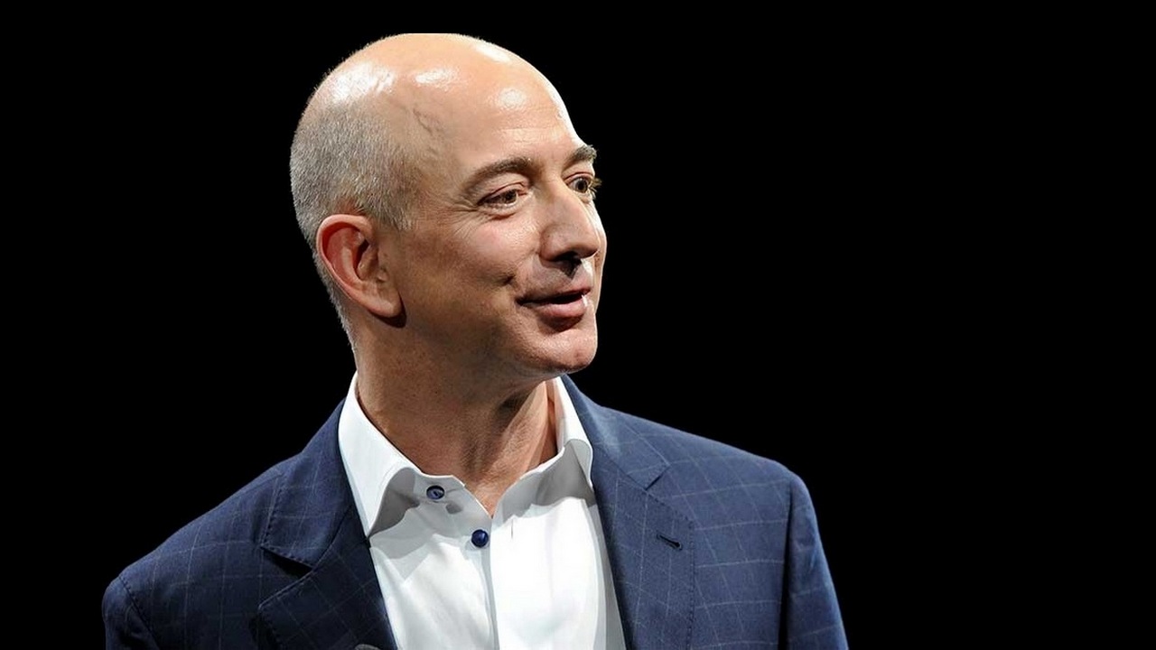 Jeff Bezos, zakladatel Amazonu, navštíví Indii.