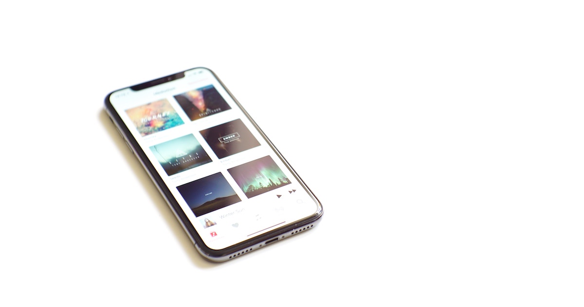 Jeho iPhone byl odcizen a nakonec se spřátelil s chlapcem, kterému byl prodán. 4 Jeho iPhone byl odcizen a nakonec se spřátelil s chlapcem, kterému byl prodán.