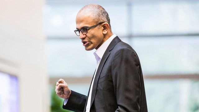 Kdo je Satya Nadella? Tento týden hlavní prezident společnosti Microsoft změnil vlastnictví. Poté, co Satya Nadella strávila 14 let inspekcemi se Stevem Ballmerem, vstoupila do štafetového závodu, aby vedla svůj cíl ...