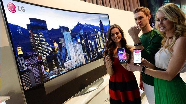 LG: webOS a televizory s novým Lifeband Touch Během svých dnešních konferencí na CES 2014 představili zaměstnanci LG mnoho svých novějších inovací pro tento rok. Televize s WebOS jako ...