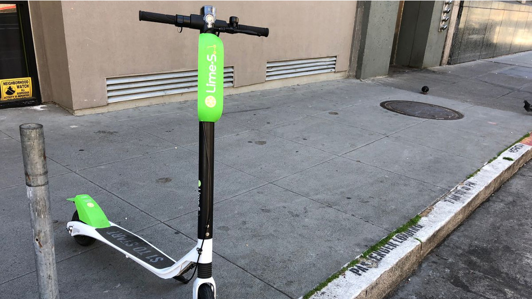 Madrid zakazuje pronájem elektrických skútrů Před rozšířením elektronických skútrů po celém světě se objevuje nová jáma. 1 Madrid zakazuje pronájem elektrických skútrů Před rozšířením elektronických skútrů po celém světě se objevuje nová jáma.
