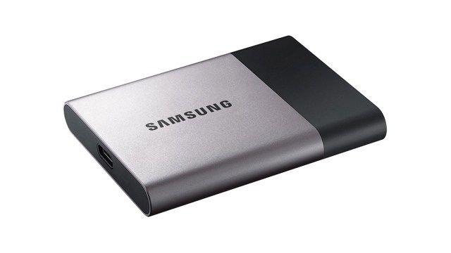 Malý SSD disk Samsung má nyní 2 TB a podporuje USB typu C. Malý úložný disk Samsung má větší kapacitu a vyšší přenosové rychlosti. Společnost Samsung využila rámec CES 2016, který začal tento týden, a…