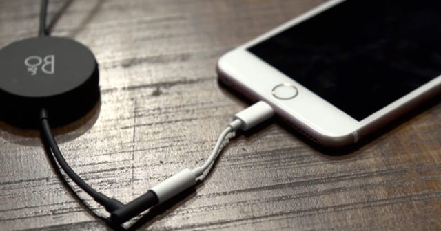 Měl by Apple pokračovat v prodeji kabelů a adaptérů? Mel by Apple pokracovat v prodeji kabelu a adapteru