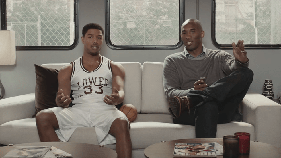 Michael B. Jordan a Kobe Bryant hrají v nové reklamě na Apple TV Basketbalová hvězda a mladý herec se účastní nové reklamy společnosti Apple. Kobe Bryant, hvězda NBA a Michael B… 1 Michael B. Jordan a Kobe Bryant hrají v nové reklamě na Apple TV Basketbalová hvězda a mladý herec se účastní nové reklamy společnosti Apple. Kobe Bryant, hvězda NBA a Michael B…