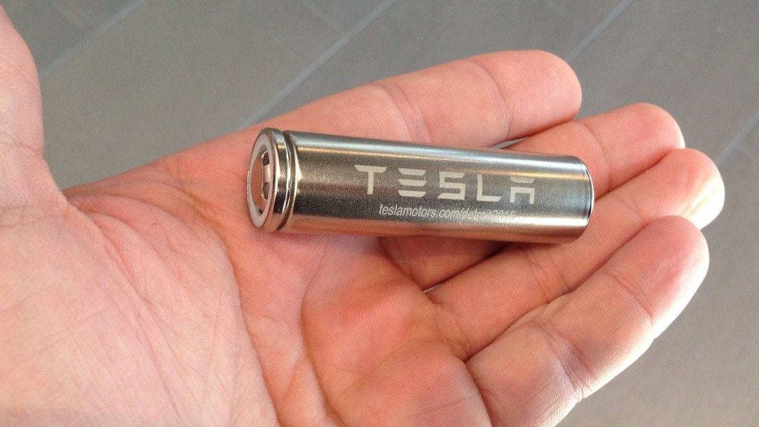 Mohli jsme vidět bateriovou krizi a zdá se, že je to chyba Tesly. Gigafactory má potíže se získáváním napájecích zdrojů, což má dopad na společnosti jako Panasonic. 4 Mohli jsme vidět bateriovou krizi a zdá se, že je to chyba Tesly. Gigafactory má potíže se získáváním napájecích zdrojů, což má dopad na společnosti jako Panasonic.
