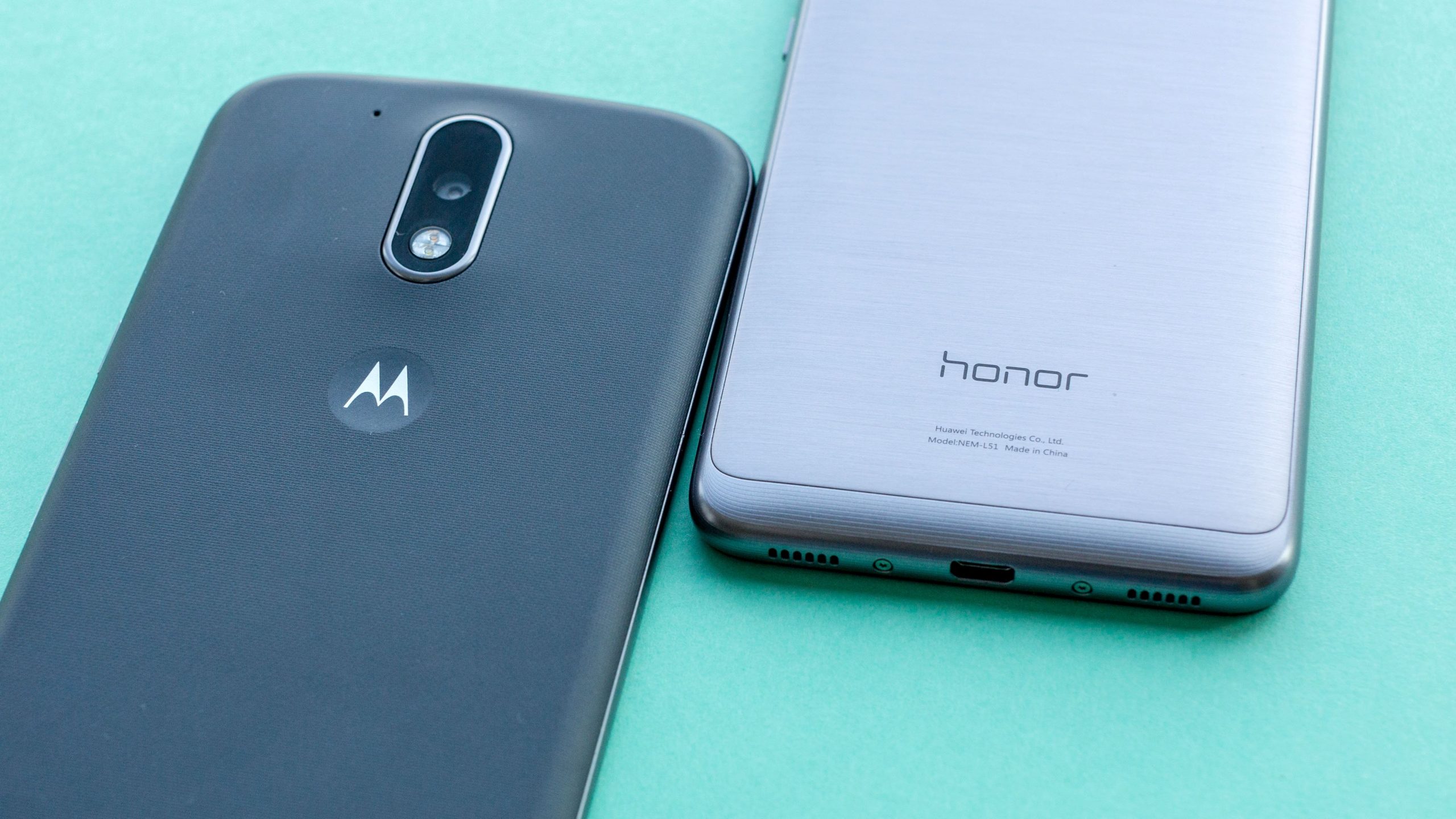 Moto G4 vs Honor 5C: jak vytěžit maximum z 200 EUR?