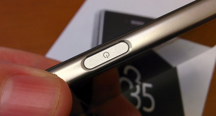 Možným soupeřem iPhonu SE je Sony Xperia E5 2 Možným soupeřem iPhonu SE je Sony Xperia E5