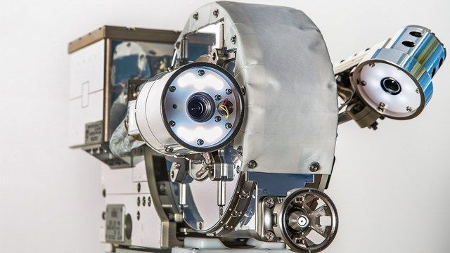 NASA již má mechanického vesmírného robota. Kovový vrak byl navržen tak, aby umělým satelitům poskytl více života. Život ve vesmíru je velmi obtížný, důkazy jsou obvykle ... 5 NASA již má mechanického vesmírného robota. Kovový vrak byl navržen tak, aby umělým satelitům poskytl více života. Život ve vesmíru je velmi obtížný, důkazy jsou obvykle ...