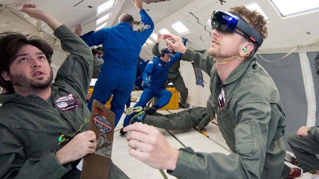 NASA pošle nějaké HoloLens na Mezinárodní vesmírnou stanici. Myšlenka je, že tato zařízení by měla pomáhat astronautům v budoucích misích. Microsoft a NASA dlouhodobě spolupracují na projektu s názvem Sidekick a je to… 13 NASA pošle nějaké HoloLens na Mezinárodní vesmírnou stanici. Myšlenka je, že tato zařízení by měla pomáhat astronautům v budoucích misích. Microsoft a NASA dlouhodobě spolupracují na projektu s názvem Sidekick a je to…