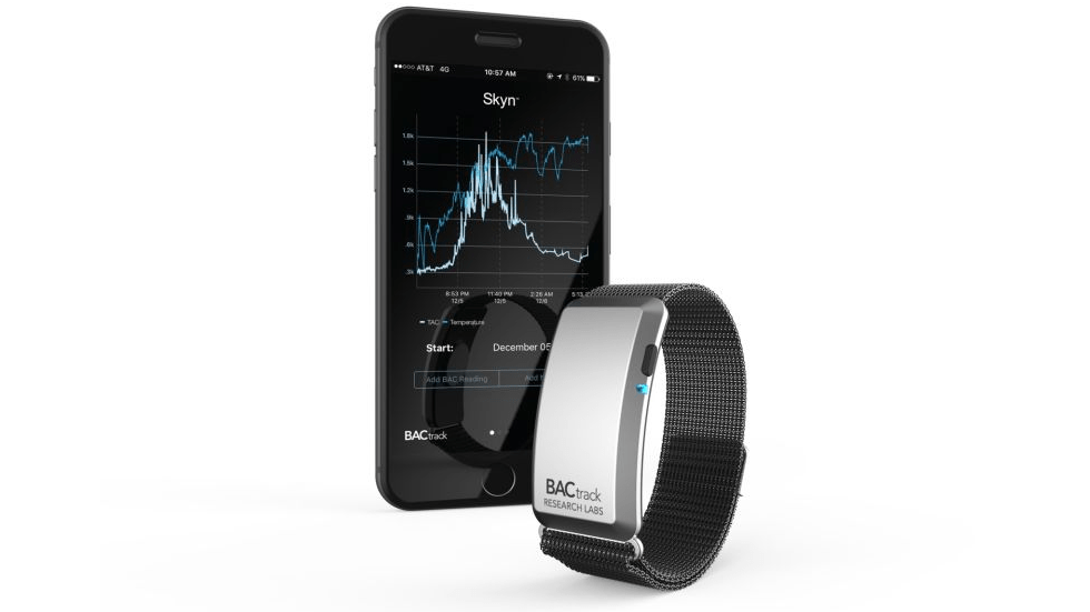 Náramek změní vaše Apple Watch na měřič dechu. Po velkých oznámeních na CES se nyní pozornost soustředí na malá, ale zajímavá zařízení. To nejlepší z CES 2017 skončilo, díky čemuž oceňujeme zařízení… 8 Náramek změní vaše Apple Watch na měřič dechu. Po velkých oznámeních na CES se nyní pozornost soustředí na malá, ale zajímavá zařízení. To nejlepší z CES 2017 skončilo, díky čemuž oceňujeme zařízení…