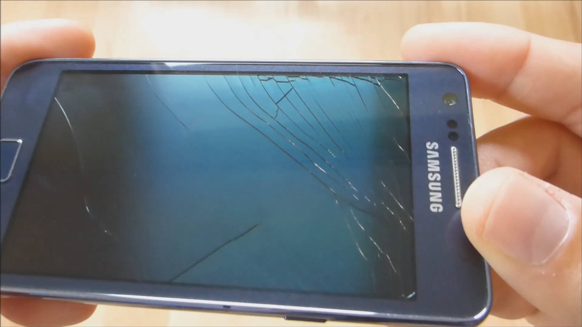Naučíme vás, jak odemknout mobilní telefon s rozbitou obrazovkou