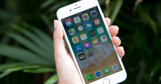 Ne, Apple nemusí aktualizovat iPhony (ale dělá) Ne Apple nemusi aktualizovat iPhony ale dela
