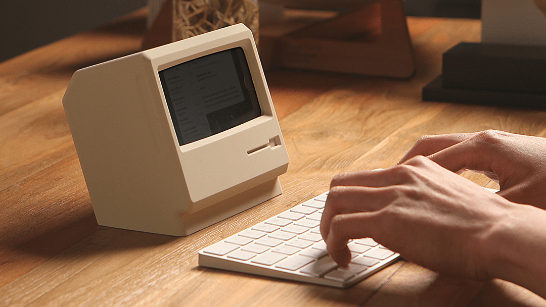 Nechte svůj iPhone vypadat jako Mac z roku 1984 s tímto doplňkem Retro Lovers, Rubik's Cube, Atari a Universal Sterero; Zde je nový produkt, který vám pomůže vrátit se do lepších dob, kdy světu vládl Macintosh; …