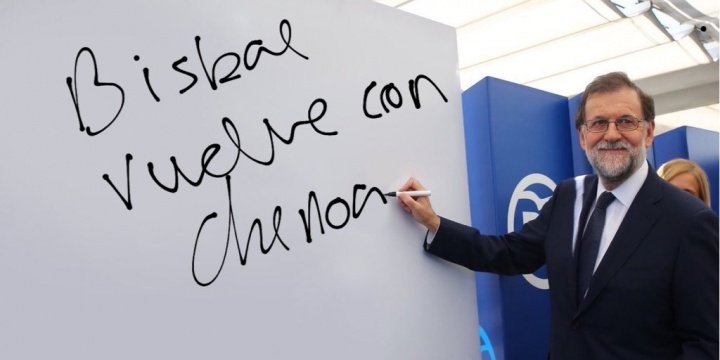 Nejlepší memy v sítích Rajoy, vedle prázdné stránky