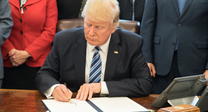 Nejlepší vtipy o "covfefe" Trump na Twitteru 6 Nejlepší vtipy o "covfefe" Trump na Twitteru