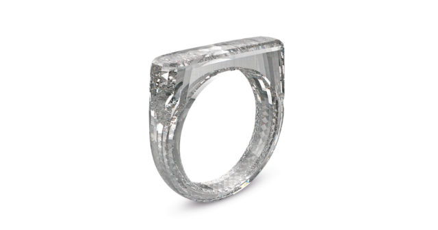 Nejnovější design Jony Ive je prsten pouze s diamantem Nejnovejsi design Jony Ive je prsten pouze s diamantem