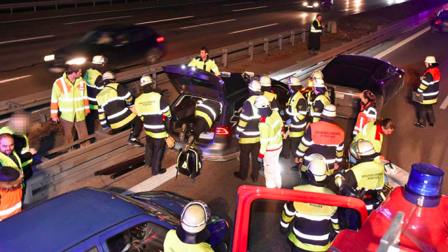 Němec zničil svoji Teslu S, aby zachránil život dalšímu řidiči. Dobrota získala potlesk od Elona Muska. Minulé úterý 14. února cestoval 41letý Manfred Kick s modelem Tesla Model S.
