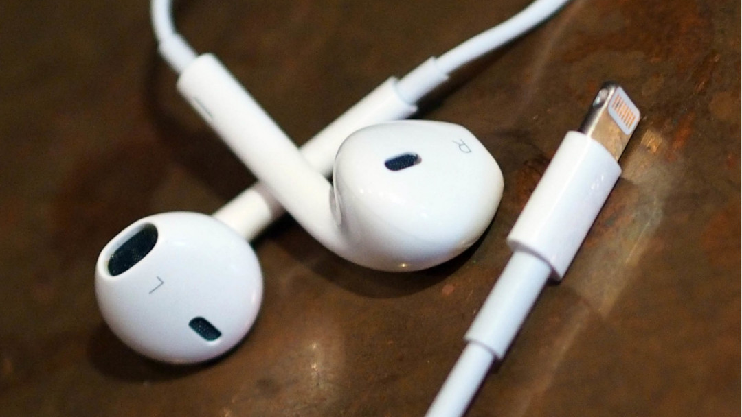 Nové iPhony nebudou dodávány se sluchátkovým adaptérem. Apple je skvělý, ale nedostali jste šeky ve formátu RTF. 2 Nové iPhony nebudou dodávány se sluchátkovým adaptérem. Apple je skvělý, ale nedostali jste šeky ve formátu RTF.