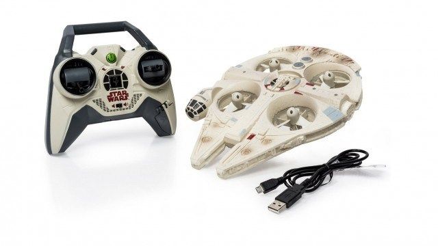 Oficiálním dronem Hvězdných válek je krásný Millennium Falcon. Mokrý sen o tisících krav je nyní skutečný. BB-8 není jediná skvělá nová hračka ve Star Wars: The Force Awakens, protože ...