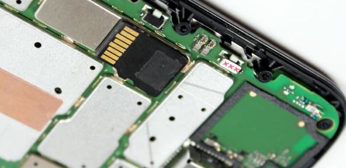 Paměť Moto G je jednoduchá microSD