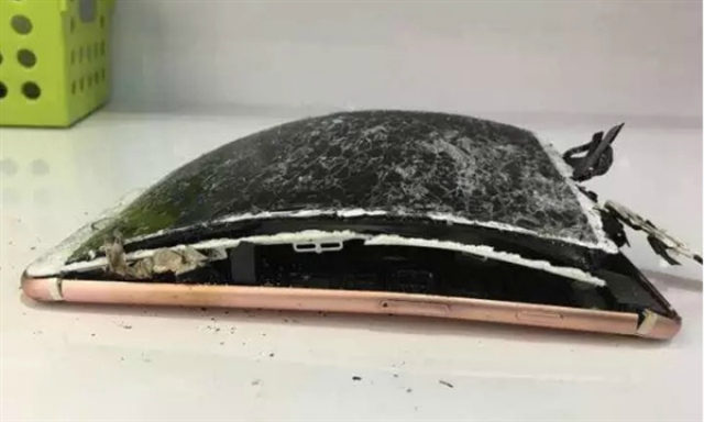 Panika v Apple Store ve Valencii: shoří další baterie Panika v Apple Store ve Valencii shori dalsi baterie