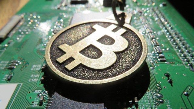 Počítače pro těžbu bitcoinů: rozvíjející se odvětví? Bitcoin, virtuální měna, nejenže přinesl jmění tisícům uživatelů po celém světě nákupem a prodejem této měny, ale také vytvořil trh ... 7 Počítače pro těžbu bitcoinů: rozvíjející se odvětví? Bitcoin, virtuální měna, nejenže přinesl jmění tisícům uživatelů po celém světě nákupem a prodejem této měny, ale také vytvořil trh ...