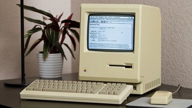 Podaří se jim připojit Mac Plus k internetu Macintosh Plus je 27 let a je to první takový model od doby, kdy byl jeho vynález připojen k internetu. Většina z nás pokračuje…
