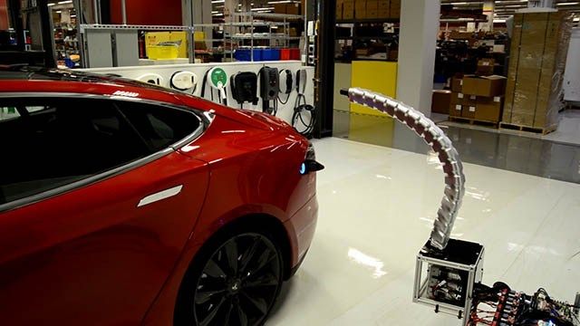 Podívejte se na Tesla's Autonomous Charger in Action Tesla ukázala krátké video, kde můžete vidět, jak je hadice připojena k vozidlu. Začátkem tohoto roku sdílel Elon Musk tweet, který komentoval…