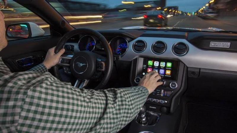 Podporuje Ford Sync 3, Apple CarPlay a Android Auto 1 Podporuje Ford Sync 3, Apple CarPlay a Android Auto