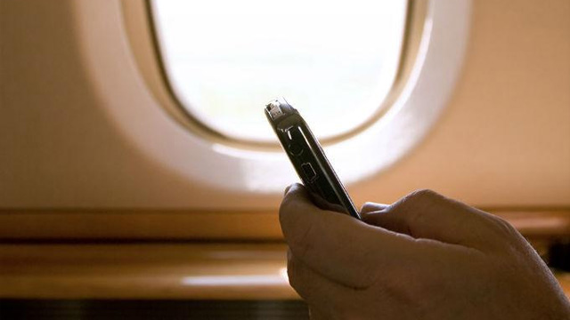 Pokud cestujete do USA, měli byste nyní nabít baterii svých zařízení. Od nynějška by si cestující na některých přímých letech do Spojených států měli před nástupem vyzkoušet své smartphony, tablety a počítače, protože pokud zařízení není k dispozici ... 8 Pokud cestujete do USA, měli byste nyní nabít baterii svých zařízení. Od nynějška by si cestující na některých přímých letech do Spojených států měli před nástupem vyzkoušet své smartphony, tablety a počítače, protože pokud zařízení není k dispozici ...