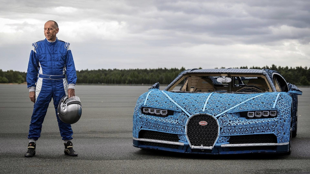 Postavili plně funkční Bugatti z lego bloků a toto video dokazuje, že provedení tohoto kousku blokového inženýrství trvalo více než milion kusů Technic a 562 dní.