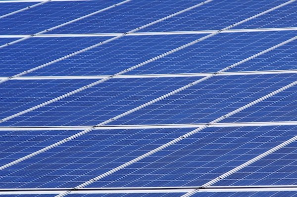 Příklad fotovoltaické solární energie a obnovitelných energií:… 10 Příklad fotovoltaické solární energie a obnovitelných energií:…