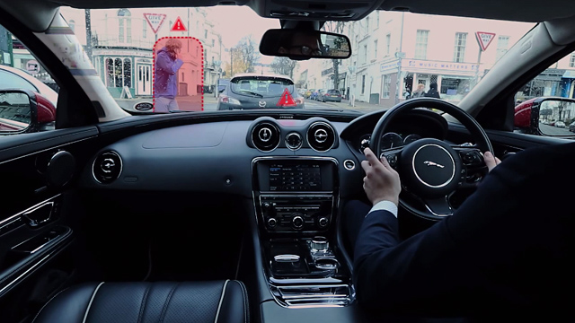 Pro Jaguar je budoucnost automobilů rozšířená realita. S tímto systémem budou odstraněny mrtvé úhly vozidla a čelní sklo bude fungovat jako obrovská obrazovka. Už dlouho jsme viděli, jak Jaguar vsadil na pravdu ...