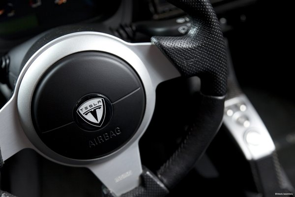 Pwn2Own: Model Tesla 3 a hackeři vydělali za 35 000 $