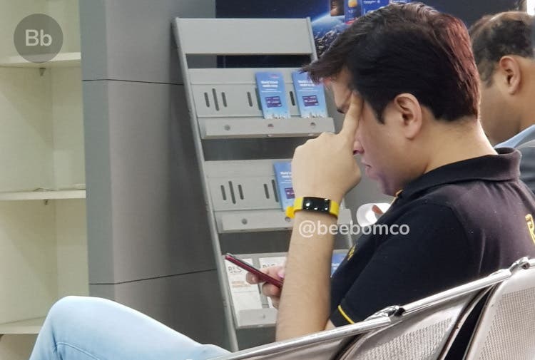 Realme Band se objeví ve skutečných obrazech se zakřiveným displejem Realme Band se objevi ve skutecnych obrazech se zakrivenym displejem
