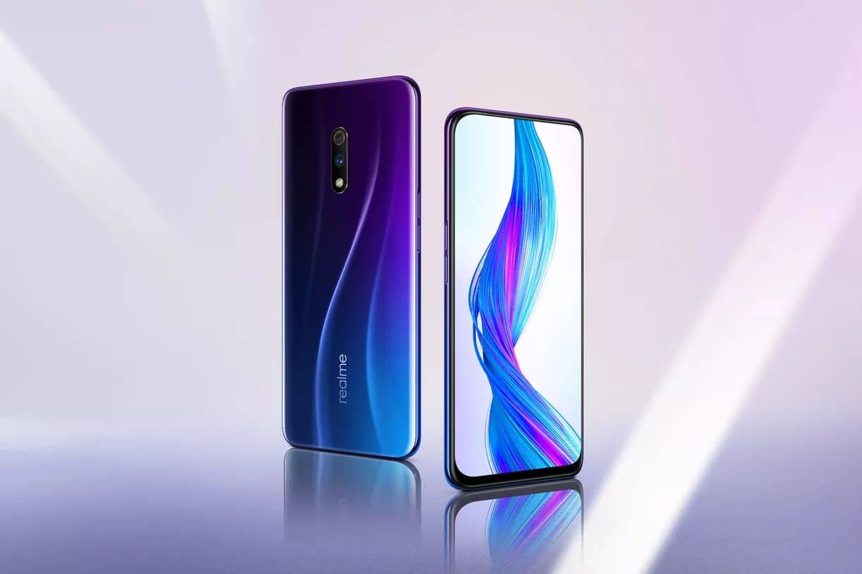 Realme X přináší výsuvnou přední kameru, 48 MP hlavní a AMOLED Full HD + displej