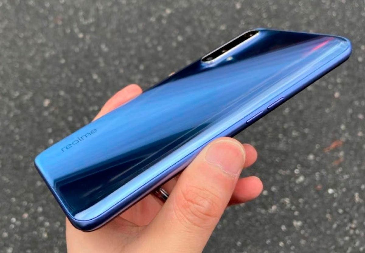 Realme X50 5G se objevil na skutečných fotografiích Realme X50 5G se objevil na skutecnych fotografiich
